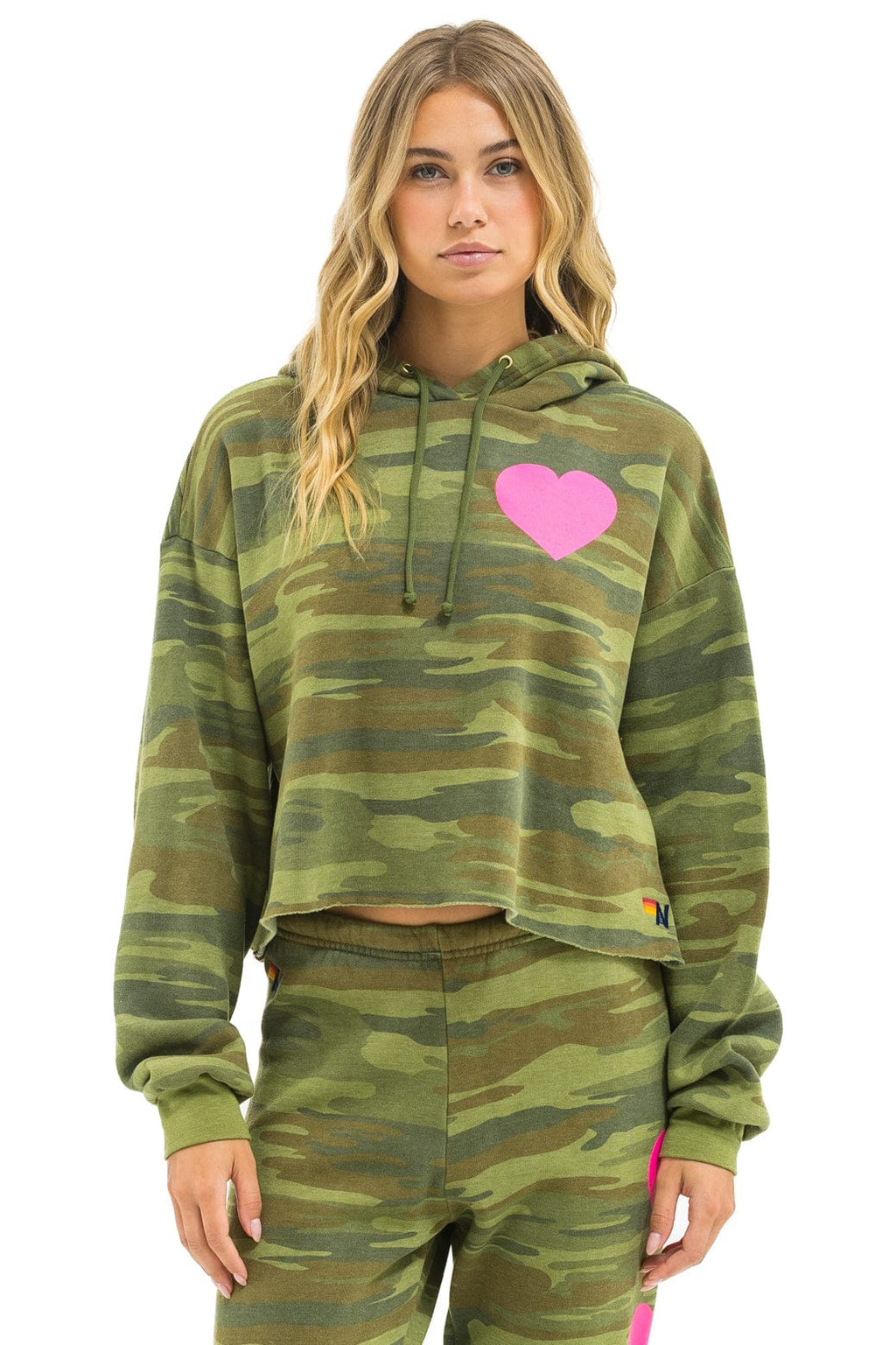 HEART RELAXED CROPPED PULLOVER HOODIE - CAMO NEON PINK