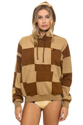 CHECK QUILT RELAXED PULLOVER HOODIE - TAN CINNAMON