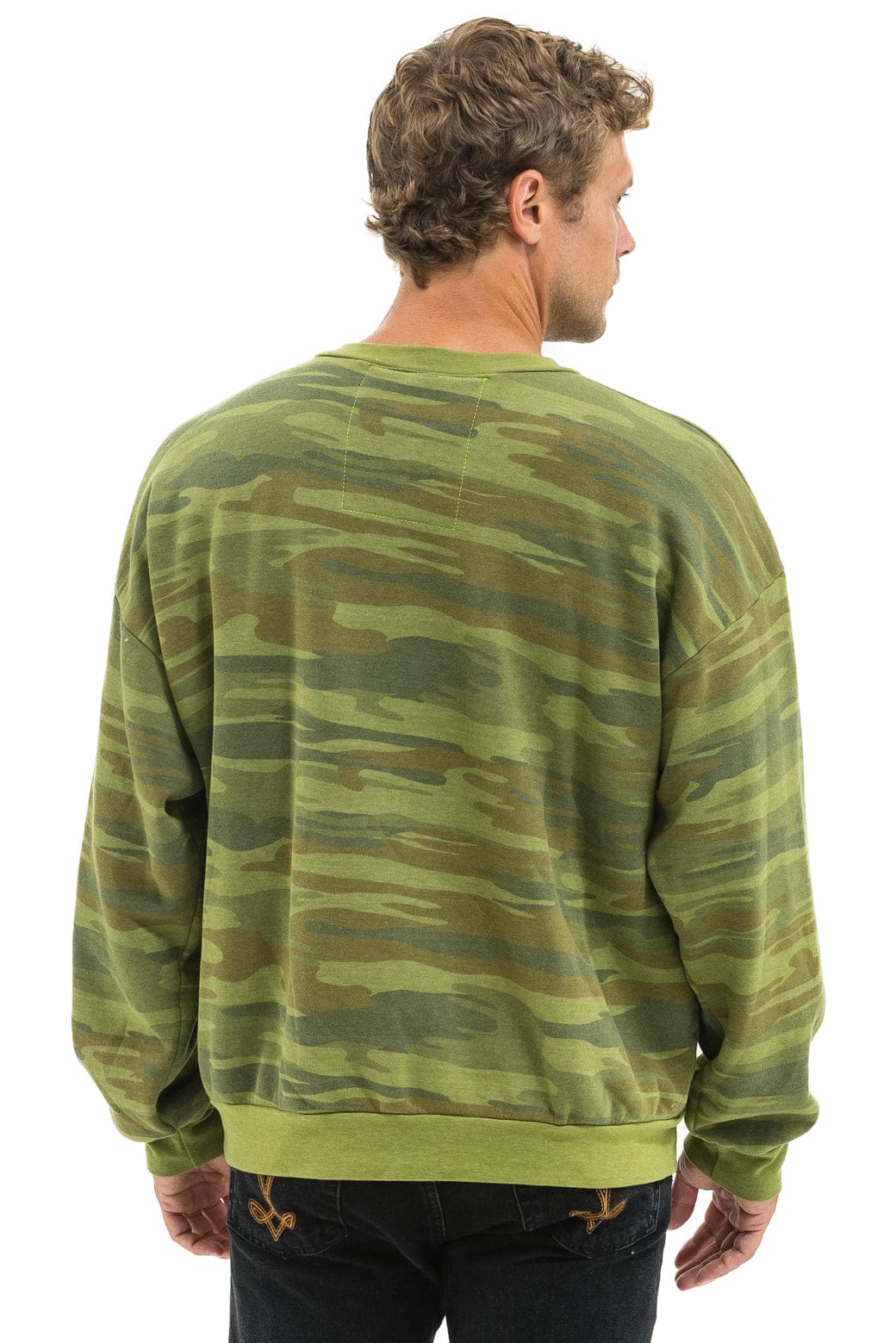 HEART PRINT RELAXED CREW SWEATSHIRT - CAMO NEON PINK