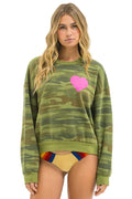 HEART PRINT RELAXED CREW SWEATSHIRT - CAMO NEON PINK