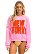NEW YORK WINE & FOOD 2025 CREW SWEATSHIRT RELAXED - NEON PINK